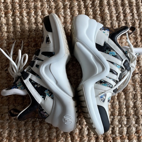 Louis Vuitton LV Archlight Sneaker In Flower-Print - Picture 2 of 9